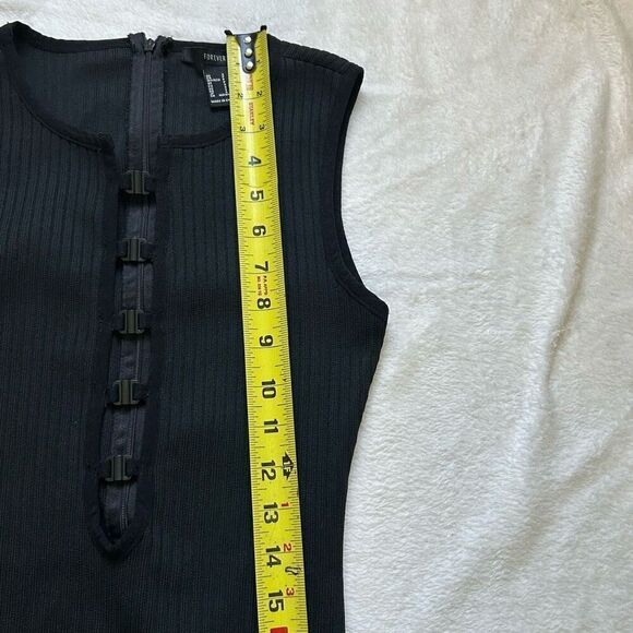Forever 21 Size S sleeveless mini dress with a close fit - Picture 7 of 7